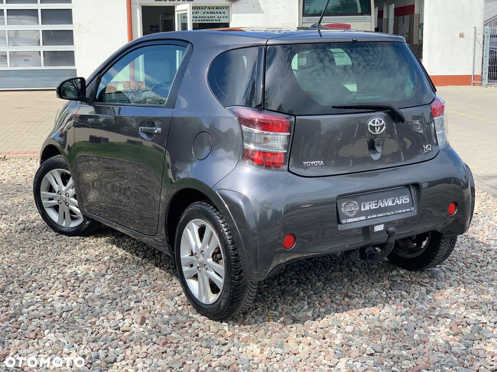 Toyota iQ - 9