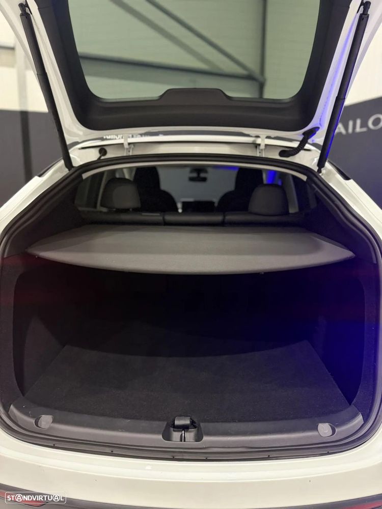 Tesla Model Y Long Range Dual Motor AWD - 33