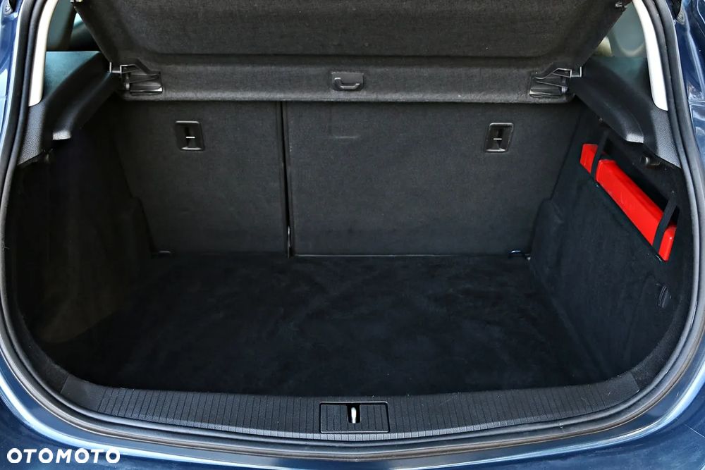 Opel Astra 1.6 Turbo - 27
