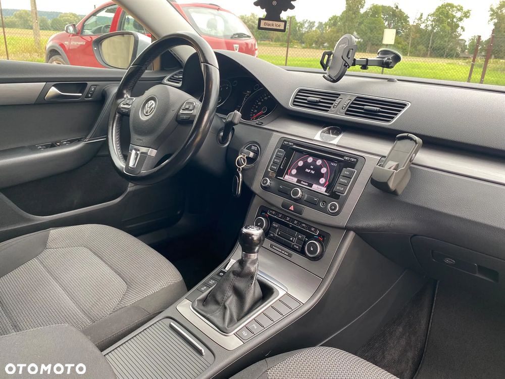 Volkswagen Passat - 12