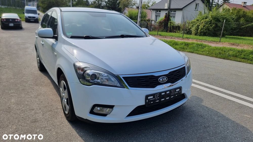 Kia Ceed - 4