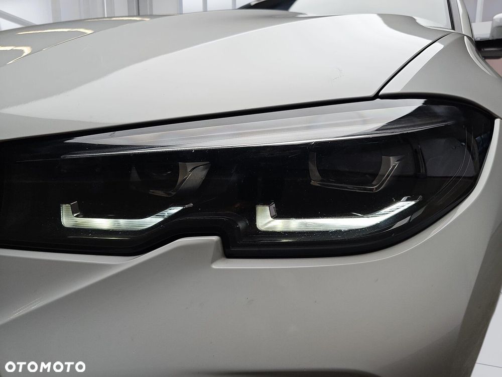 BMW Seria 3 320i xDrive M Sport sport - 35