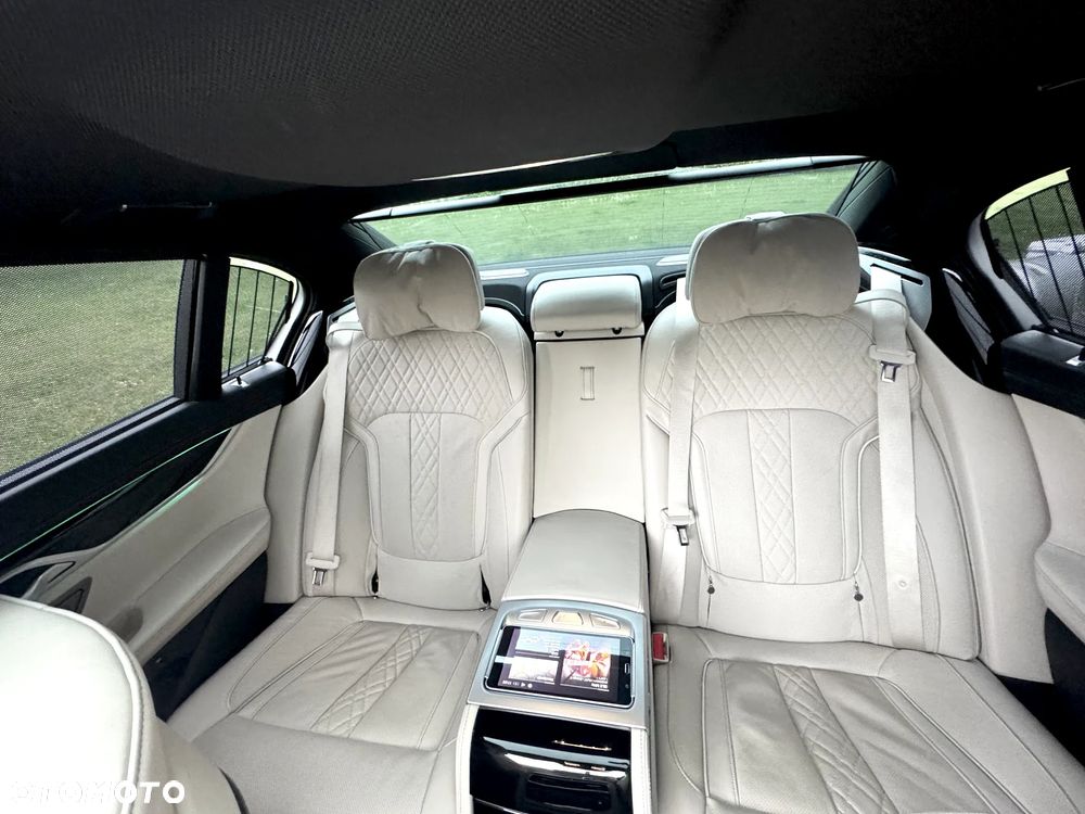 BMW Seria 7 750i xDrive sport - 18
