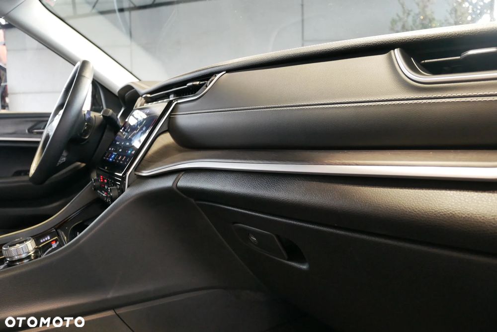 Jeep Grand Cherokee - 28