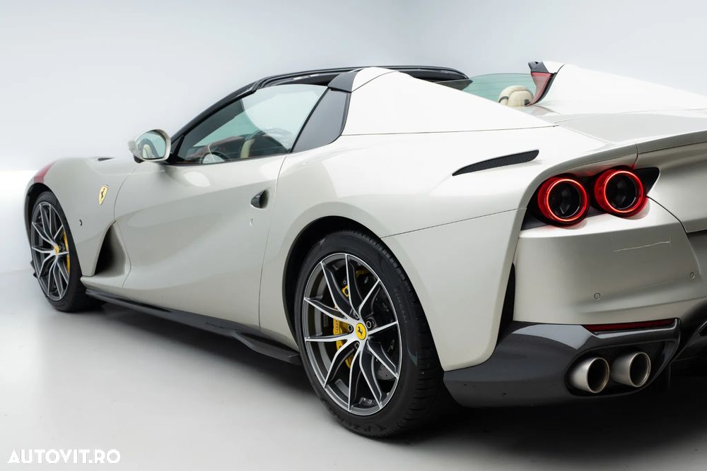 Ferrari 812 - 8