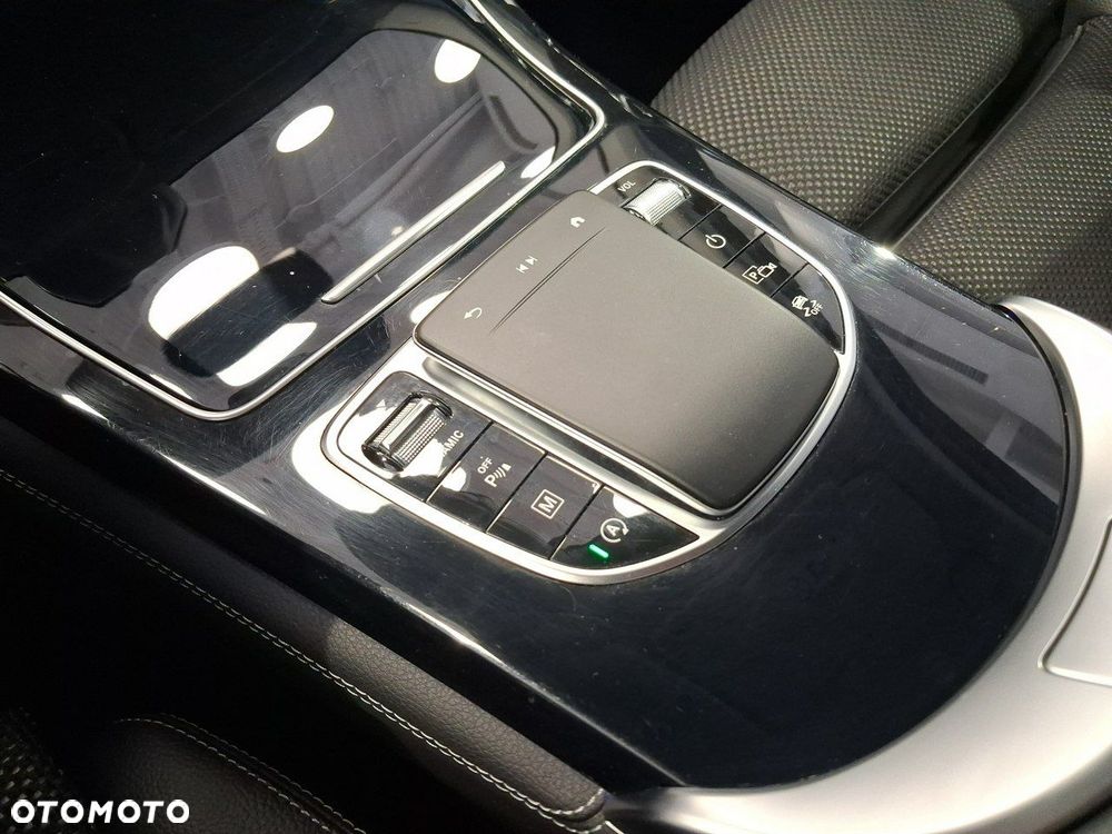 Mercedes-Benz GLC - 27