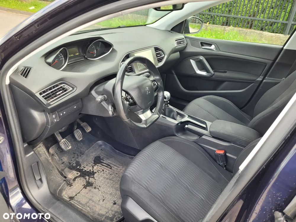 Peugeot 308 1.2 PureTech Allure S&S - 10