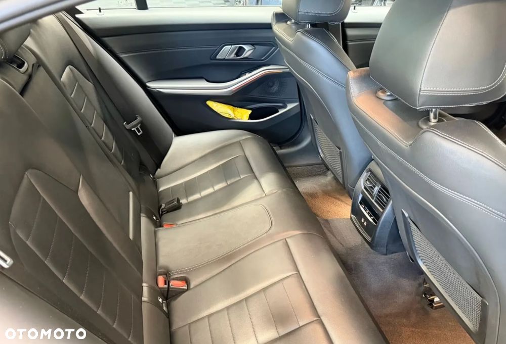 BMW Seria 3 320d Luxury Line sport - 12