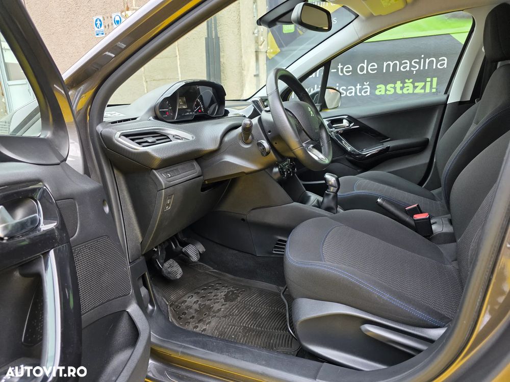 Peugeot 208 1.2 L PureTech Style - 9
