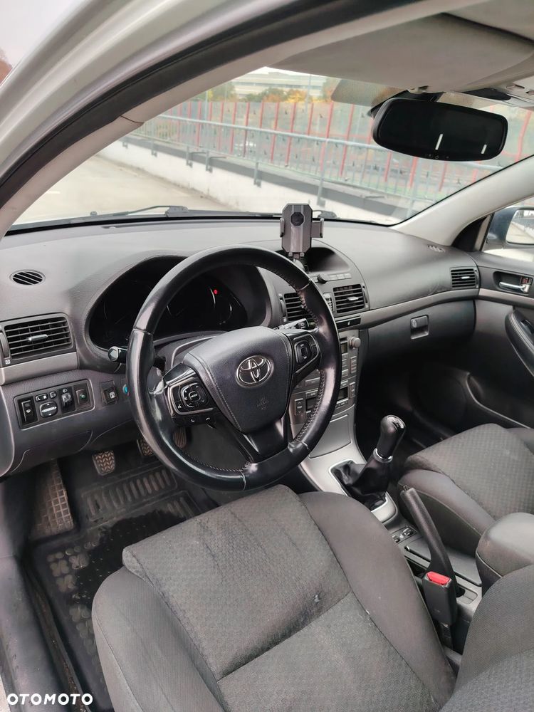 Toyota Avensis - 29