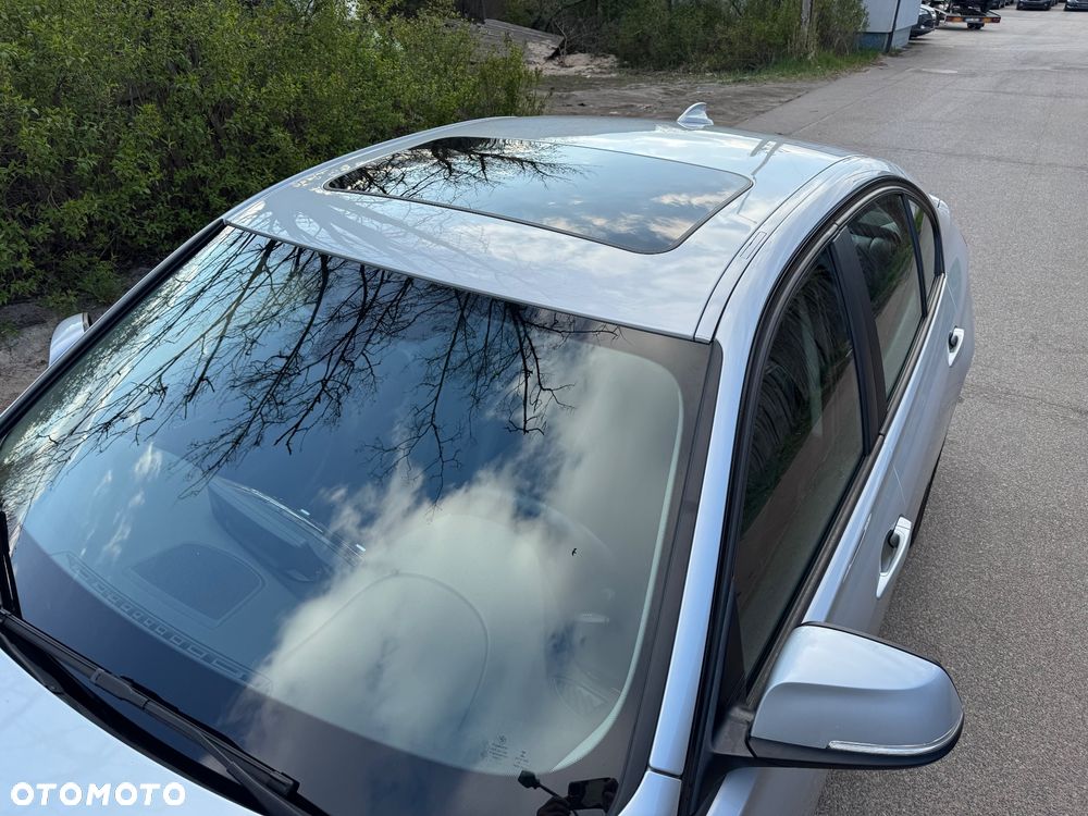 BMW Seria 3 328i xDrive Sport Line - 7