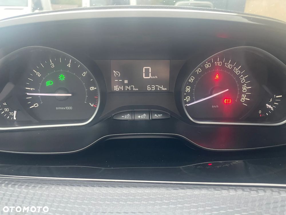 Peugeot 2008 1.2 Pure Tech Style - 5