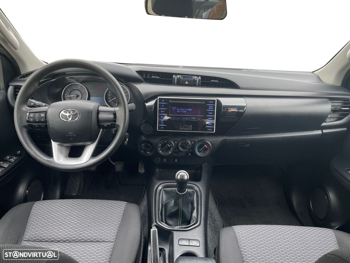 Toyota Hilux 2.4 D-4D 4WD CD CM - 8
