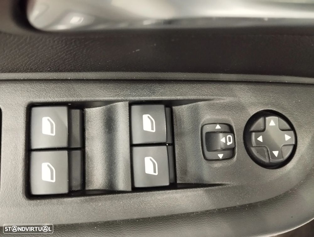 Peugeot 208 1.2 Hybrid Allure e-DCS6 - 18