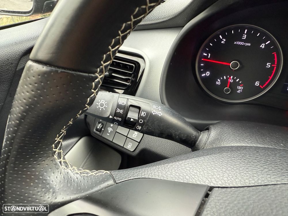 Kia Stonic 1.6 CRDi TX - 28