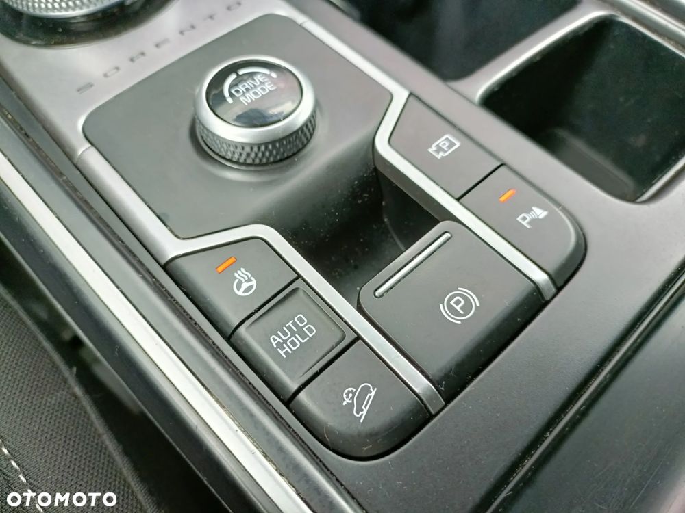 Kia Sorento 1.6 T-GDI HEV L 7os - 23