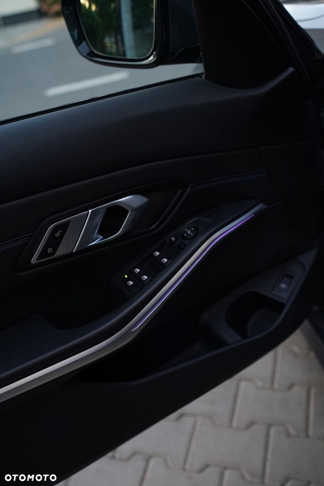 BMW Seria 3 320d xDrive M Sport sport - 16
