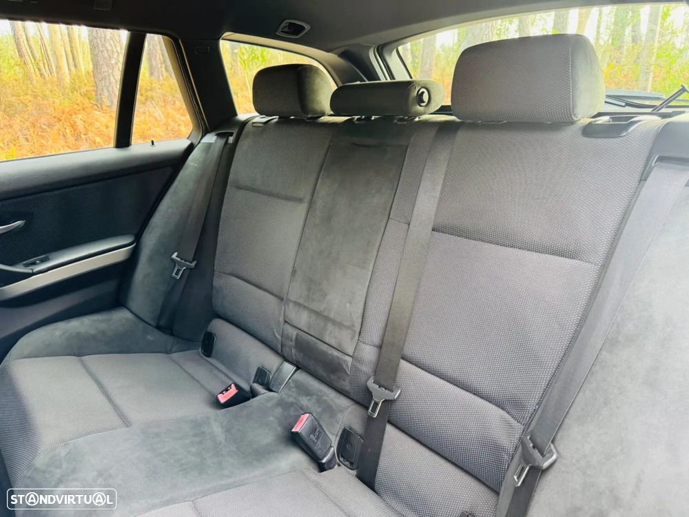 BMW 320 d Pack M - 37