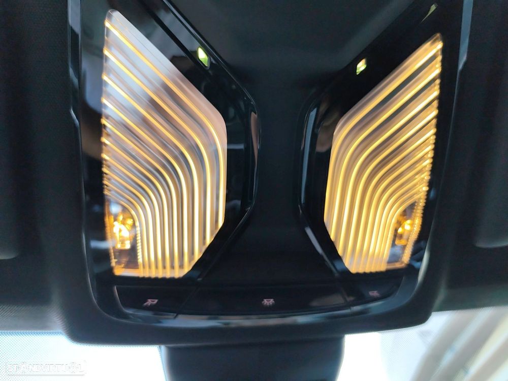 BMW 320 d Pack Desportivo M Auto - 24