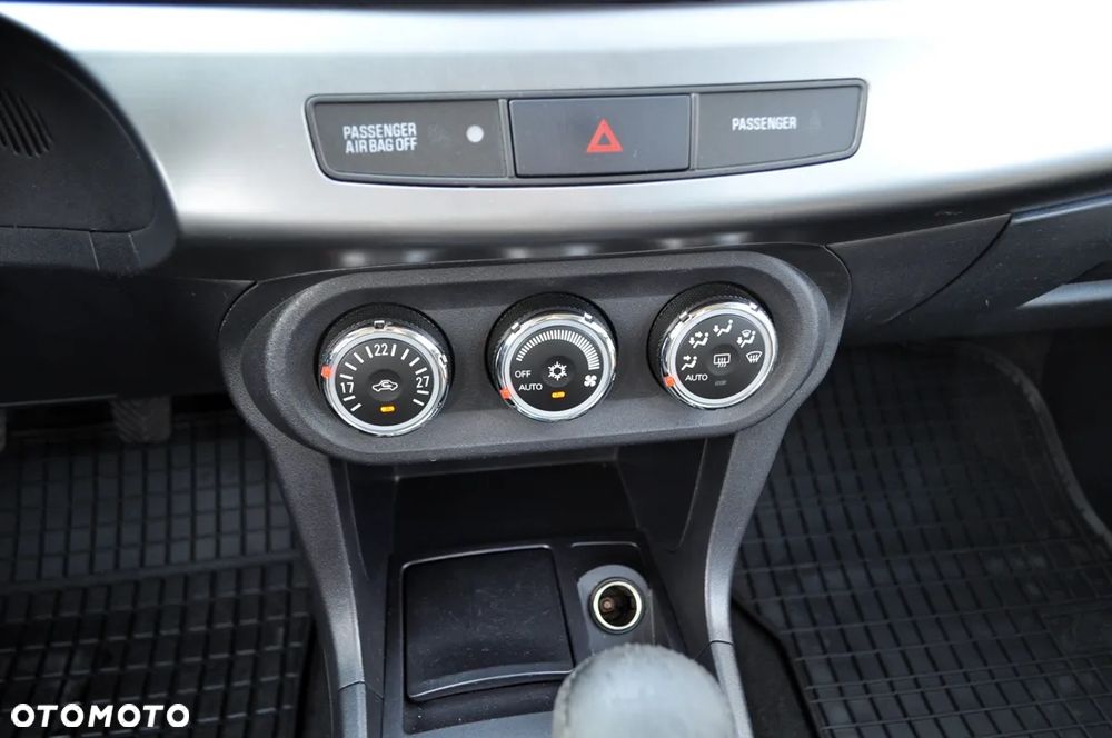 Mitsubishi Lancer 1.8 Inform LPG - 21