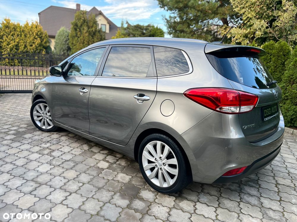 Kia Carens - 4