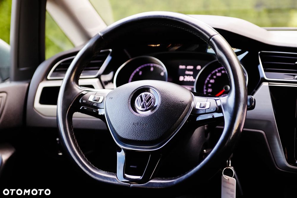 Volkswagen Touran 2.0 TDI BMT Highline - 23