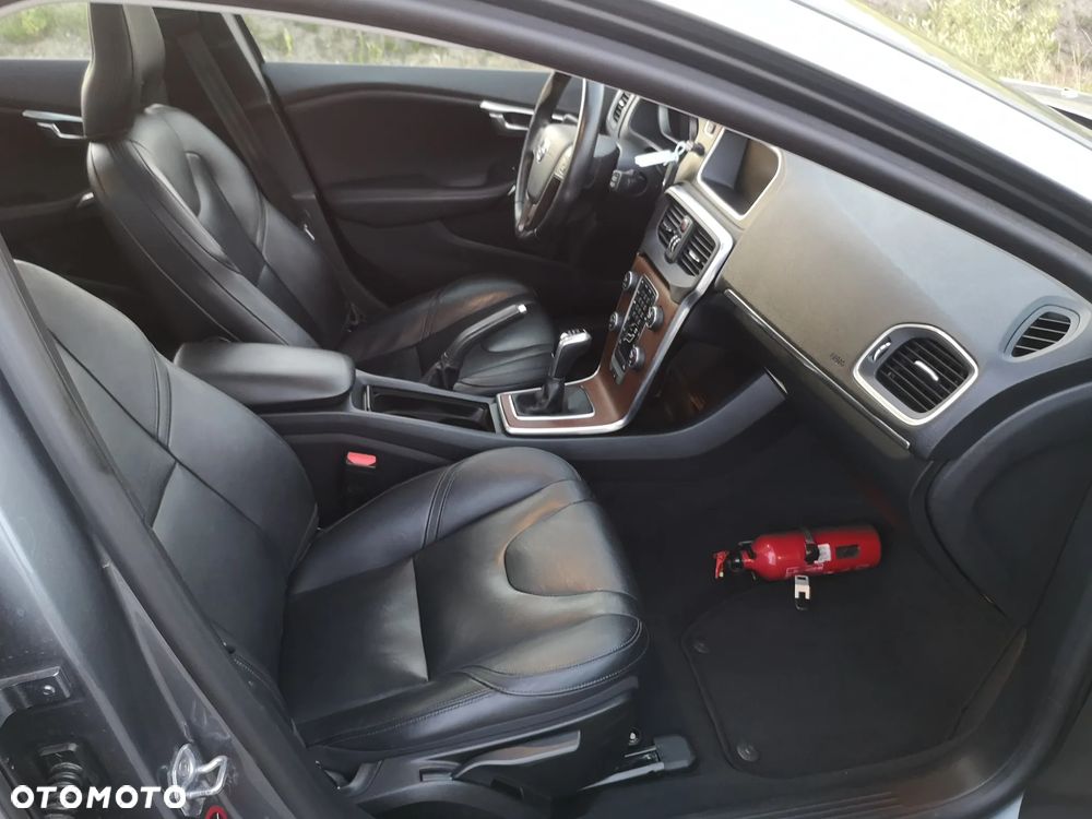 Volvo V40 D2 Momentum - 19
