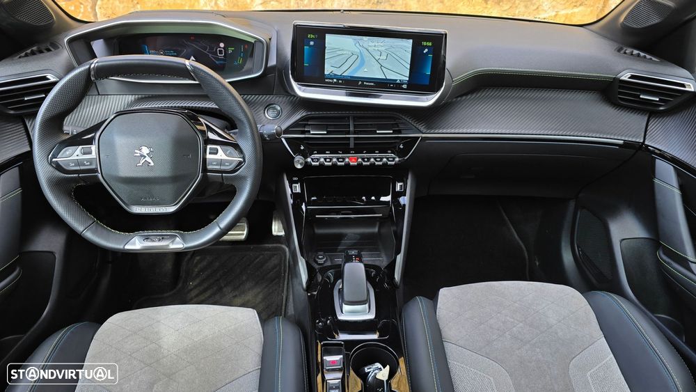 Peugeot e-208 GT - 11