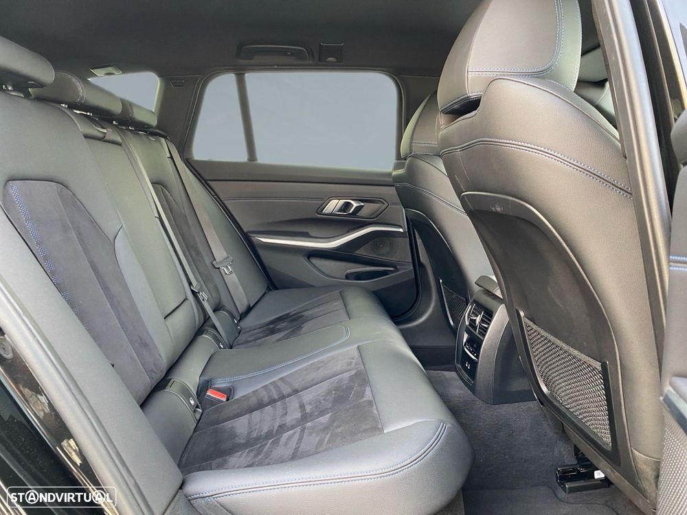 BMW 320 d Touring Pack Desportivo M Auto - 15