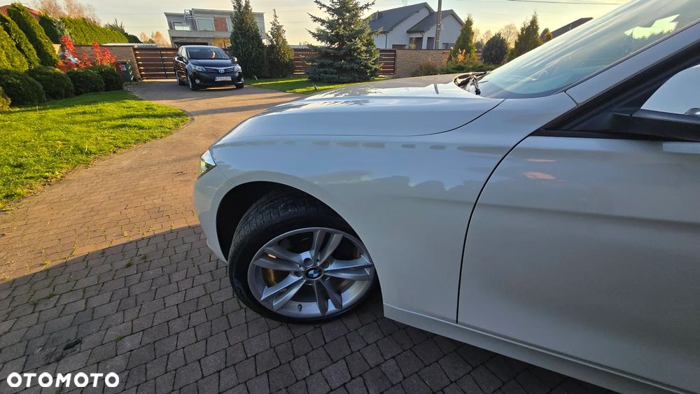 BMW Seria 3 318d - 26