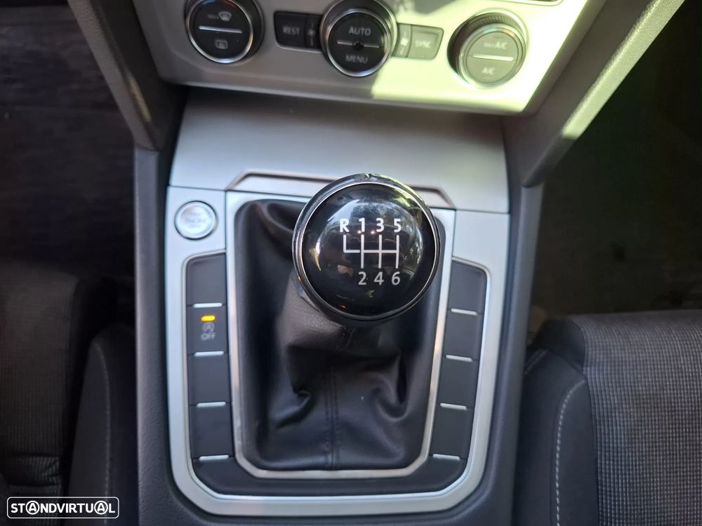 VW Passat 1.6 TDI Trendline - 38