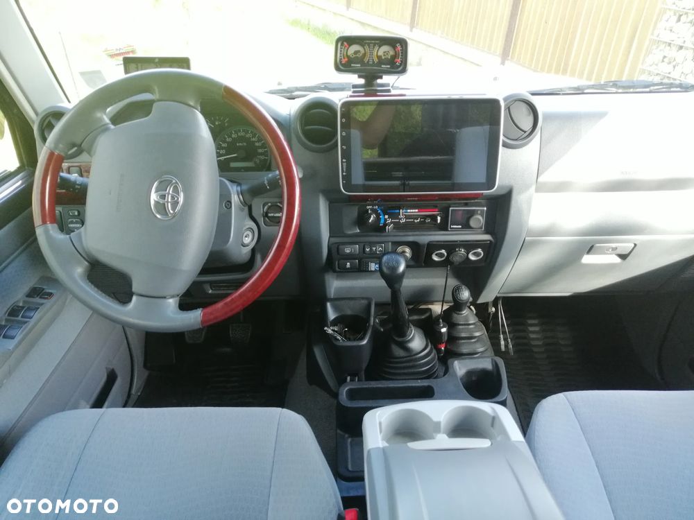 Toyota Land Cruiser - 17