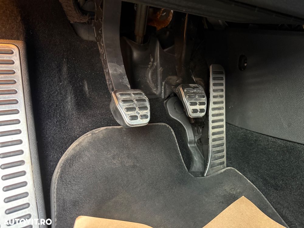 Volkswagen Golf 2.0 TDI DPF Style - 17