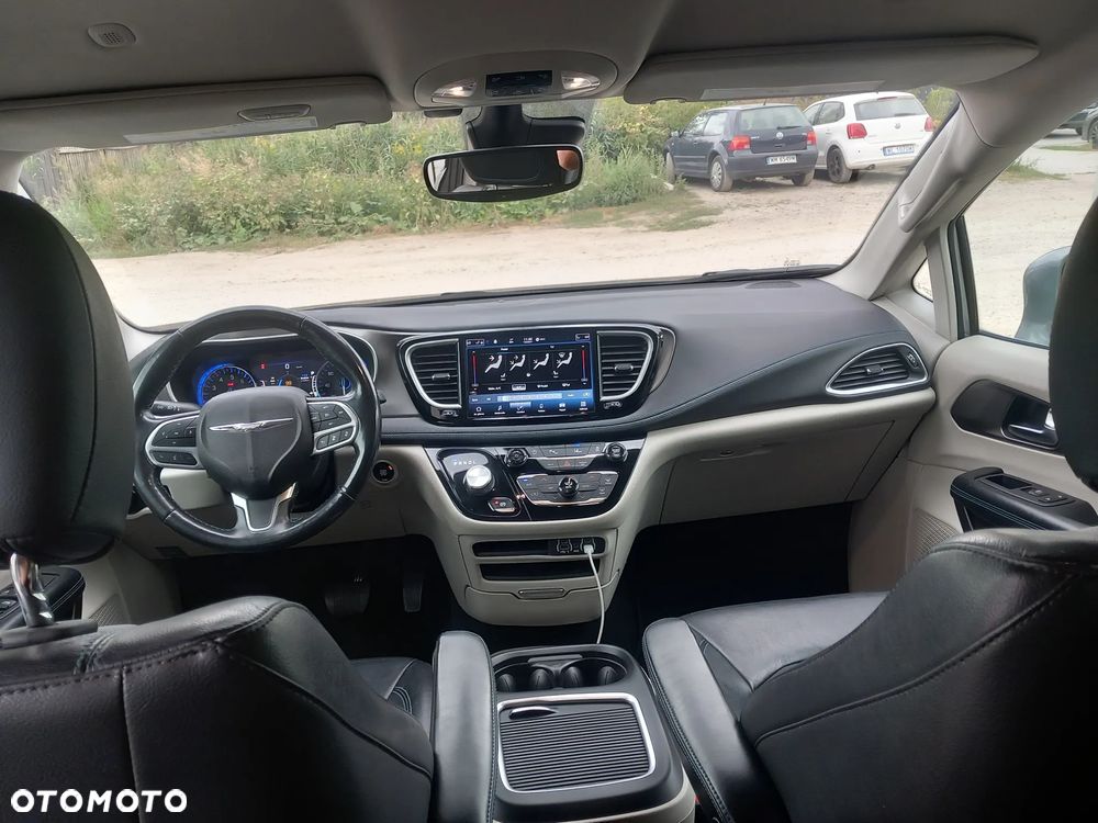 Chrysler Pacifica - 11