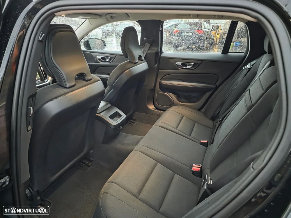 Volvo V60 2.0 D3 Momentum Geartronic - 15