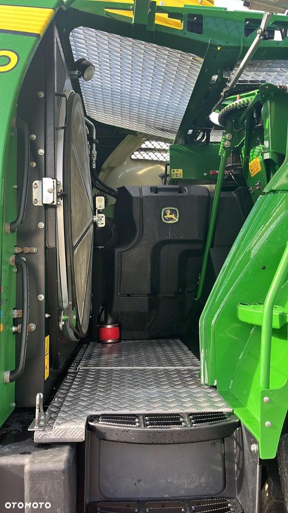 John Deere 8400 - 23