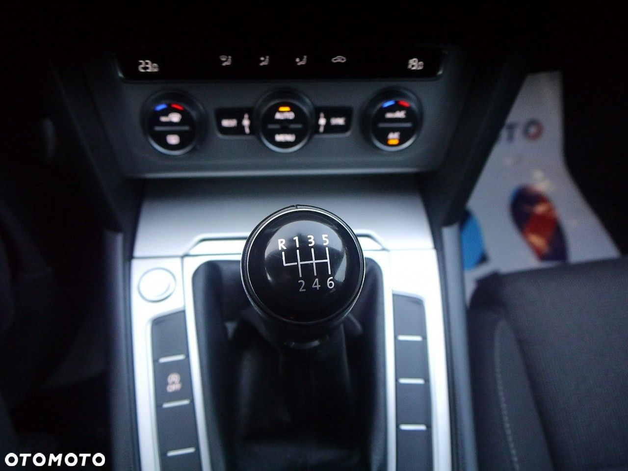 Volkswagen Passat Variant 1.6 TDI (BlueMotion Technology) Comfortline - 22