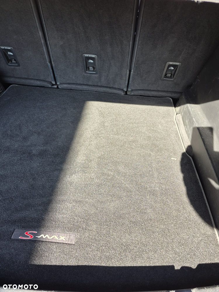 Ford S-Max 2.0 TDCi 4WD Titanium PowerShift - 32