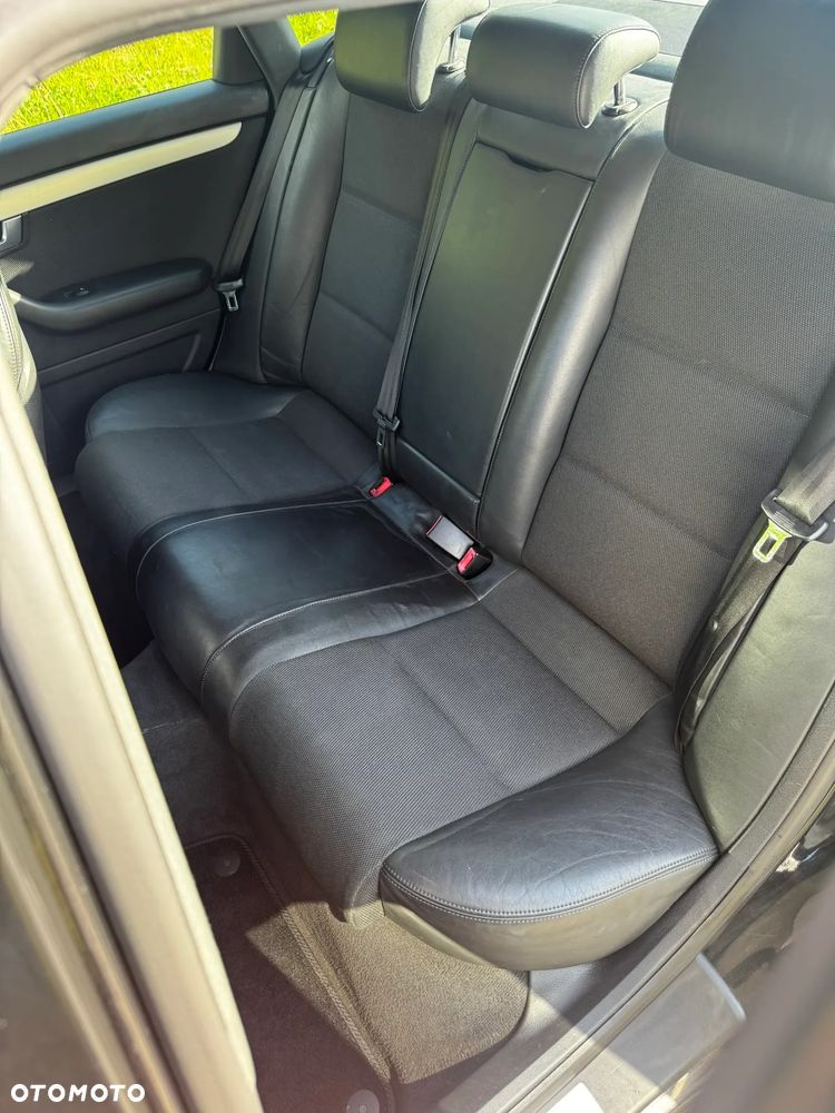 Audi A4 Limousine 3.2 FSI Quattro - 9