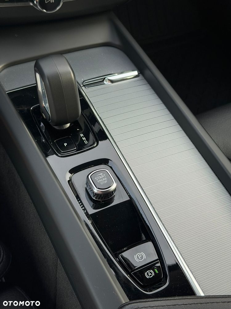 Volvo XC 60 B4 D AWD Plus Bright - 28