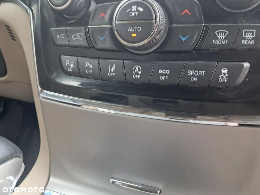 Jeep Grand Cherokee - 29