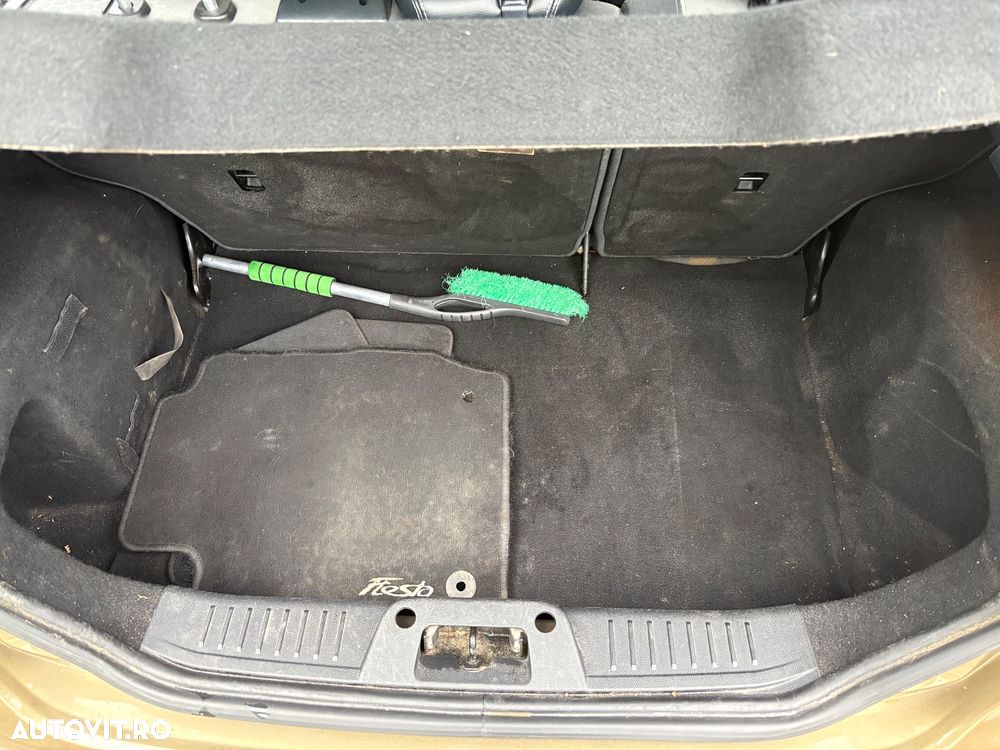 Ford Fiesta 1.4 Autom. Titanium - 18