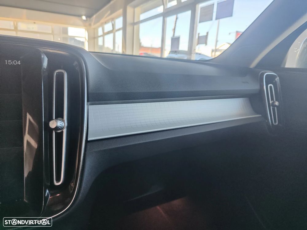 Volvo XC 40 2.0 D3 Momentum Geartronic - 36