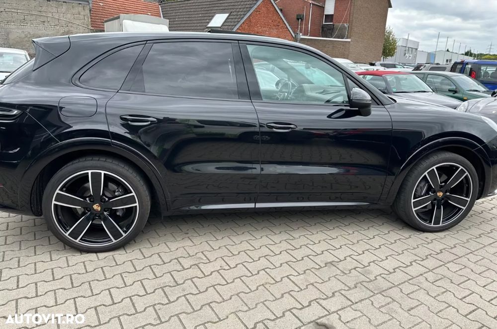 Porsche Cayenne - 4