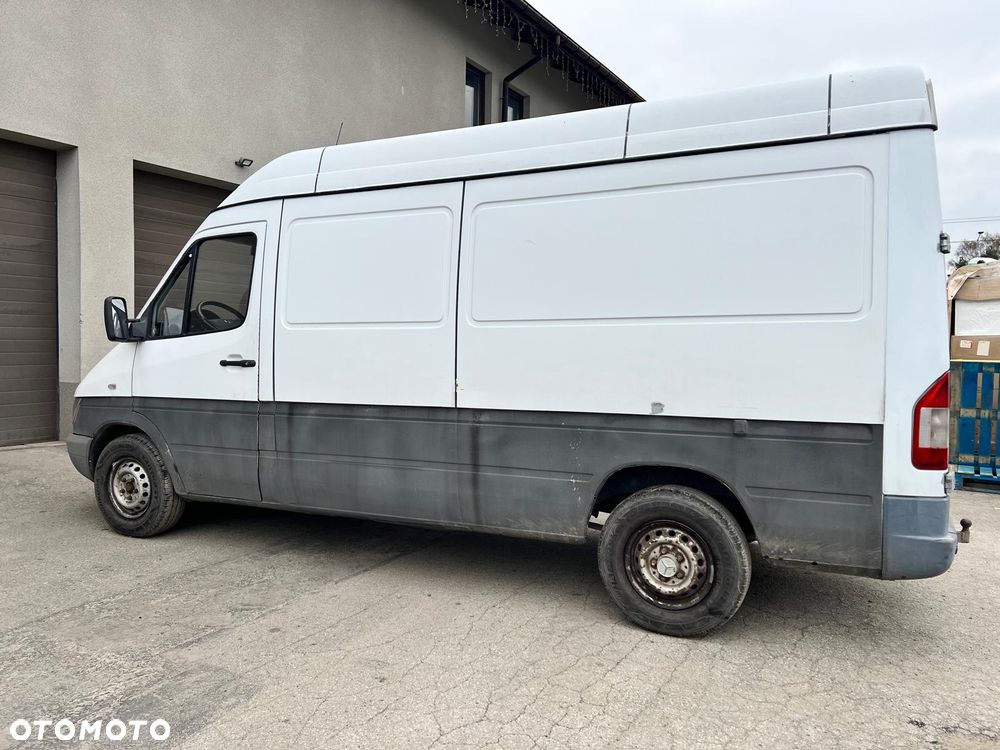 Mercedes-Benz 311 - 1