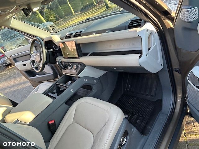 Land Rover Defender - 8