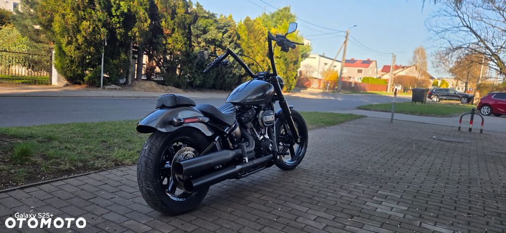 Harley-Davidson Softail Street Bob - 1