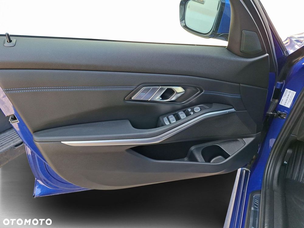 BMW Seria 3 318i M Sport - 12