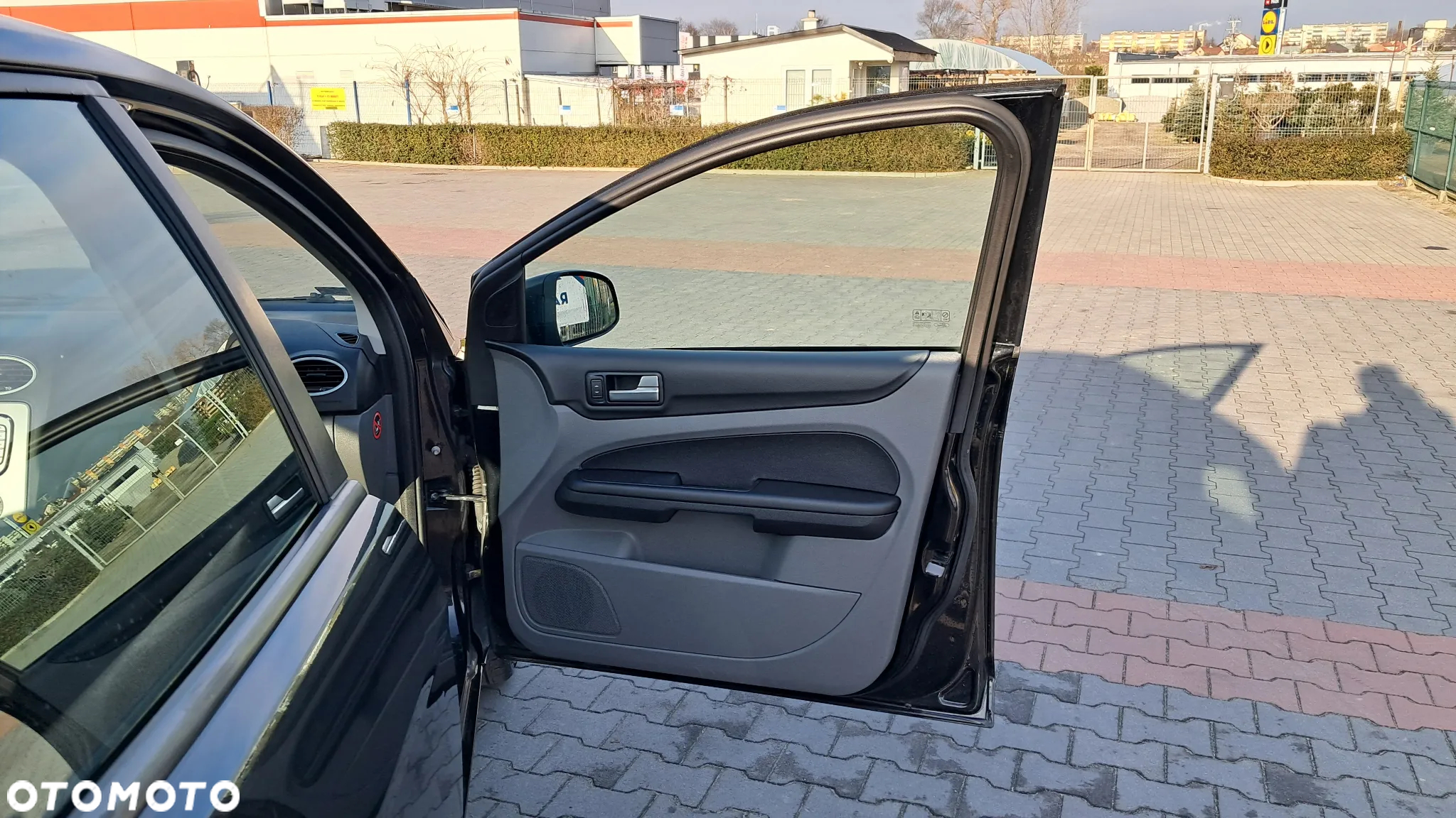 Ford Focus 1.6 16V Ambiente - 14