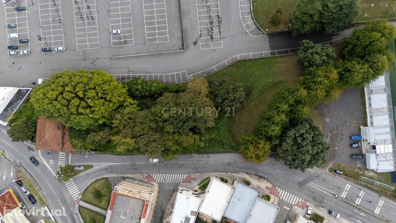 Terreno para um hotel de 70 quartos com um segundo edifício para servi - Grande imagem: 4/29